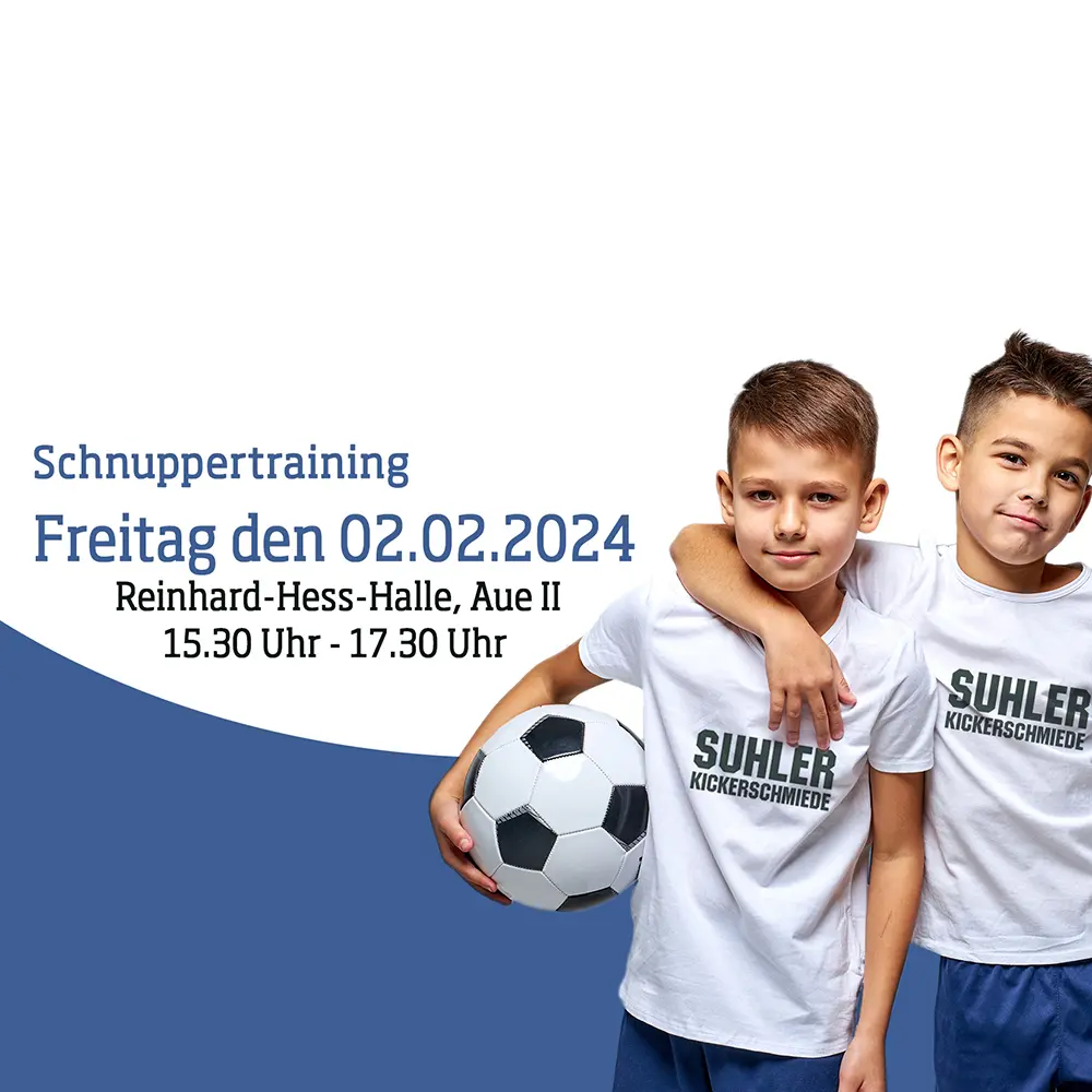 Zwei Jungen mit T-Shirts der Suhler Kickerschmiede mit Ball unterm Arm, Infos zum Schnuppertraining Februar 2024